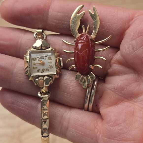 17.5g Vtg 12k Gold Filled Benrus  Watch And  Lobster Pin With Carnelian Torso - Picture 5 of 6